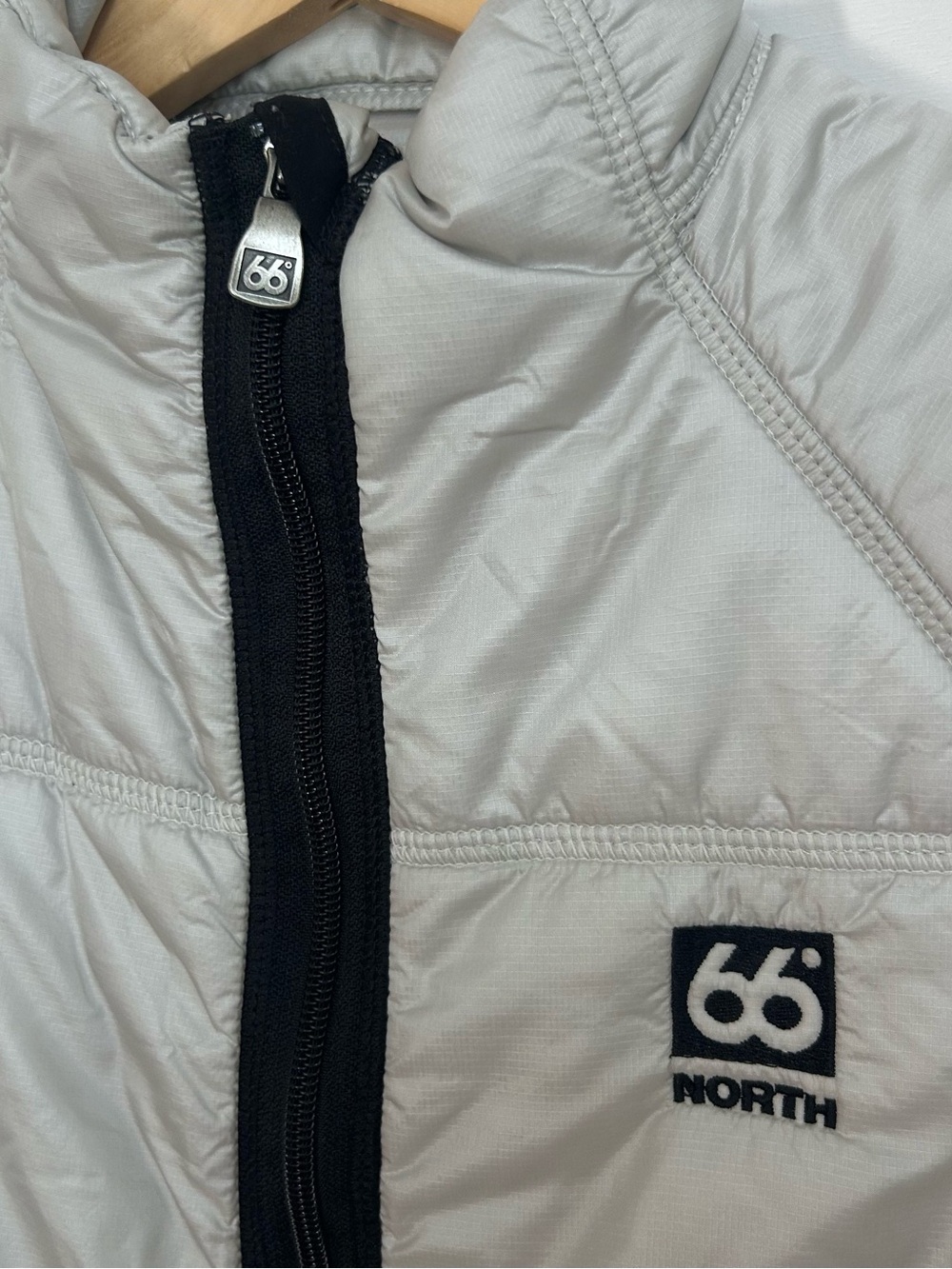 🩶MAKE OFFER🩶 66°North Women's Gray Outdoor Lightweight Puffer Quilted Vest Large - Picture 4 of 8
